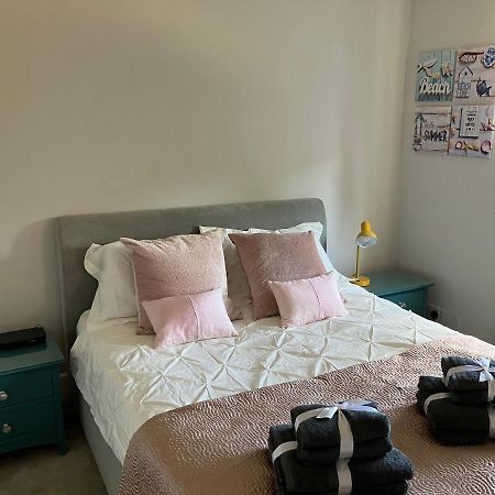 Beautiful 4 Double Bedroom House In Poole With Hot Tub, Near Sandbanks Extérieur photo