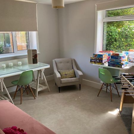 Beautiful 4 Double Bedroom House In Poole With Hot Tub, Near Sandbanks Extérieur photo