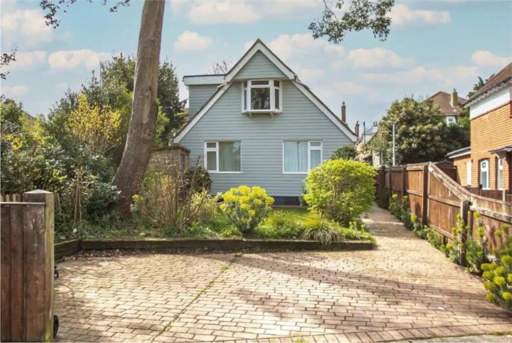 Beautiful 4 Double Bedroom House In Poole With Hot Tub, Near Sandbanks Extérieur photo