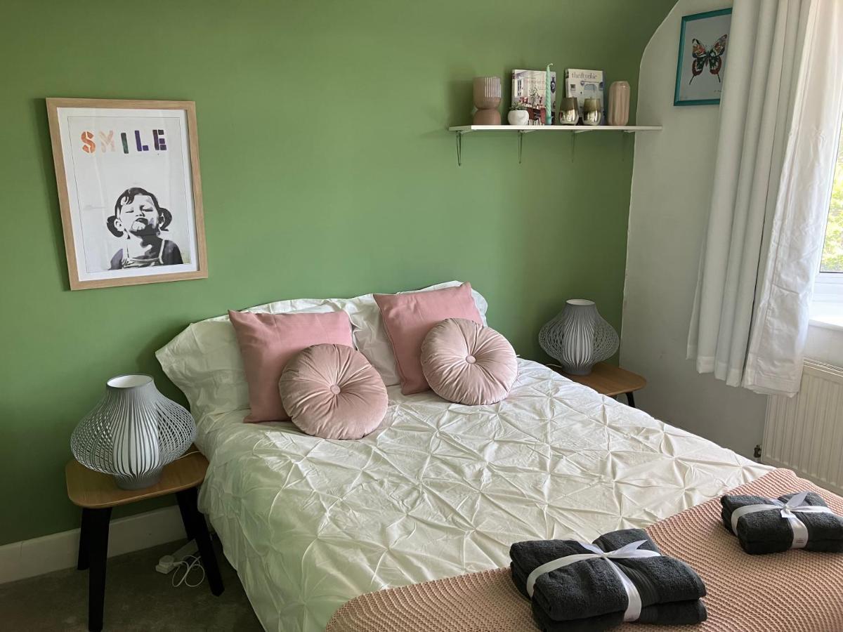 Beautiful 4 Double Bedroom House In Poole With Hot Tub, Near Sandbanks Extérieur photo
