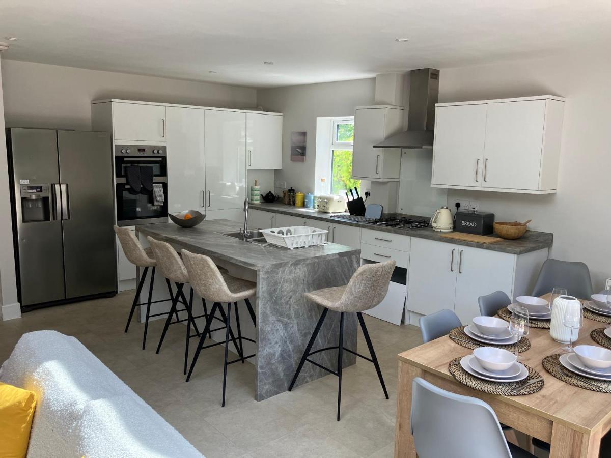 Beautiful 4 Double Bedroom House In Poole With Hot Tub, Near Sandbanks Extérieur photo
